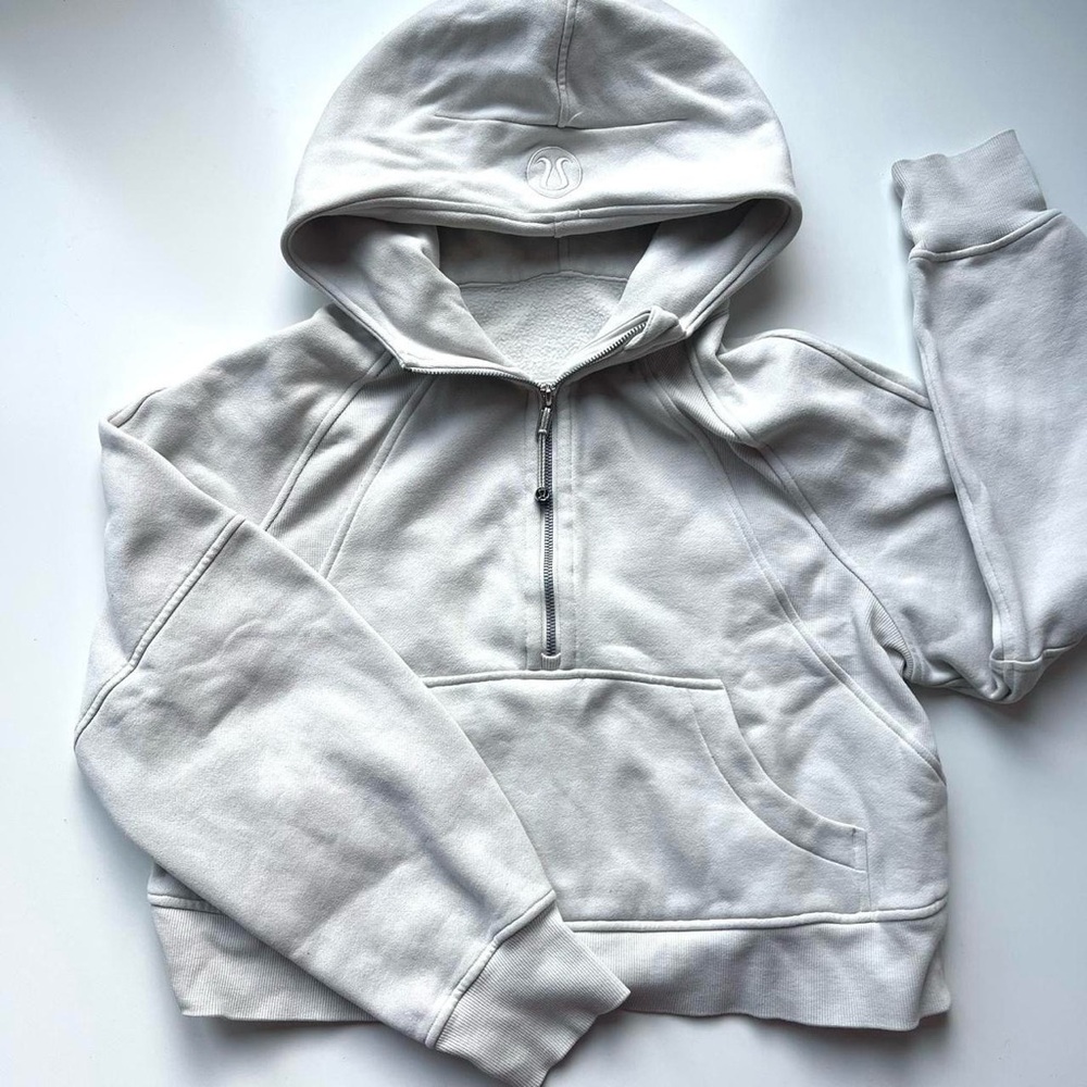 (no longer sold) Lululemon Scuba Hoodie 🤍